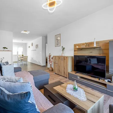 Ivana With Sea View - Pet Friendly Apartment