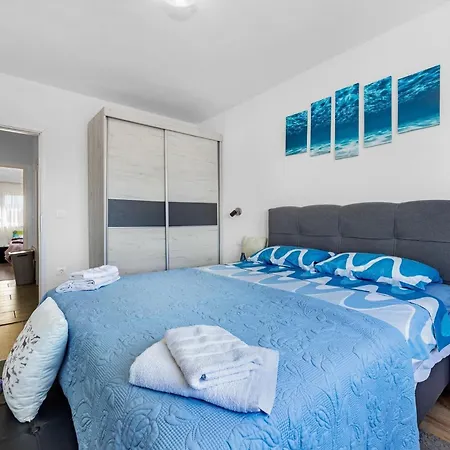 Apartment Ivana With Sea View - Pet Friendly *